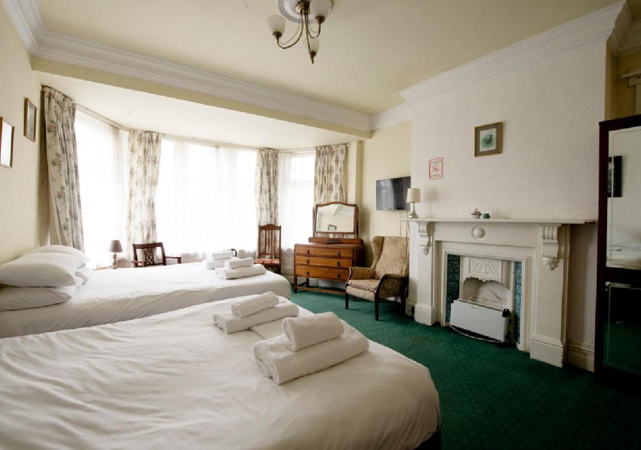 Hotels 24-7 - The Old Victoria Hotel Нюпорт Екстериор снимка