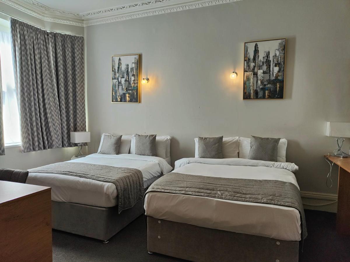 Hotels 24-7 - The Old Victoria Hotel Нюпорт Екстериор снимка