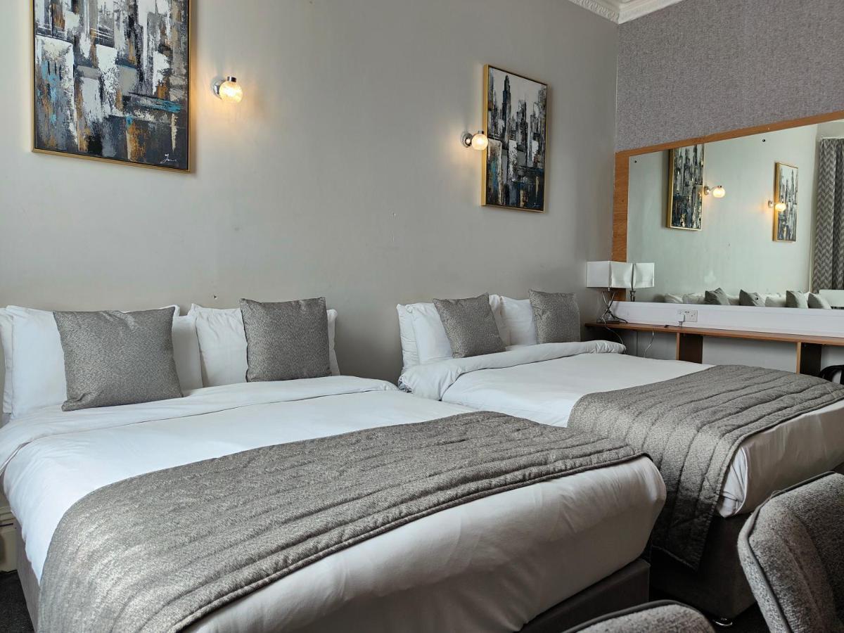 Hotels 24-7 - The Old Victoria Hotel Нюпорт Екстериор снимка